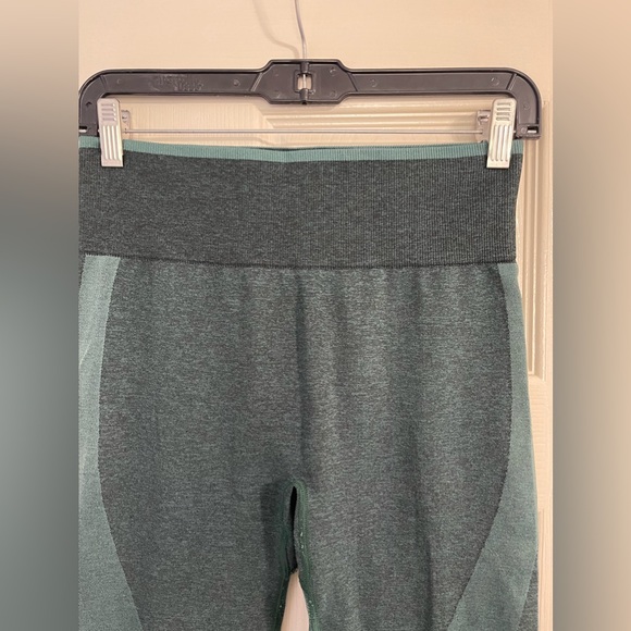 Victoria's Secret Pink Seamless Tight Legging High Rise
Contouring Dark Ivy - Picture 5 of 7